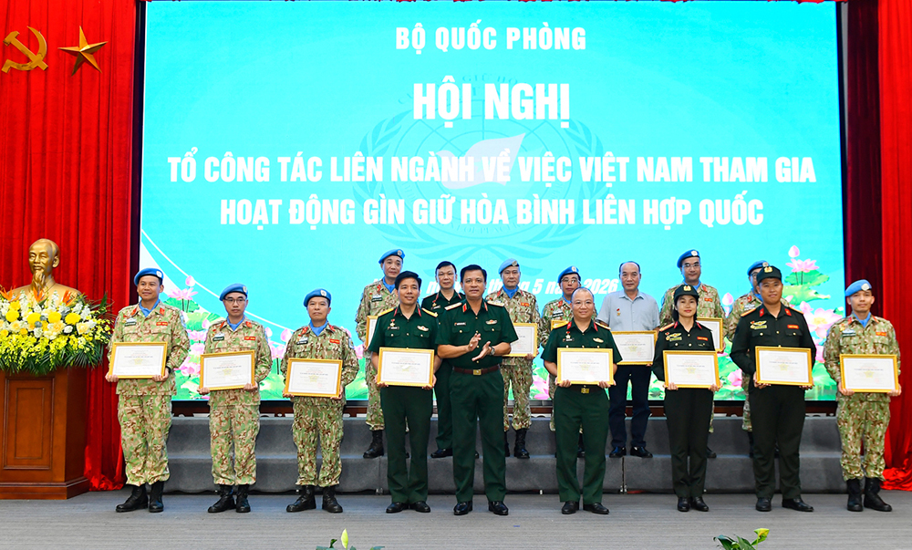 /UploadStore/admin/260527 hoi nghi bqp/b94.jpg